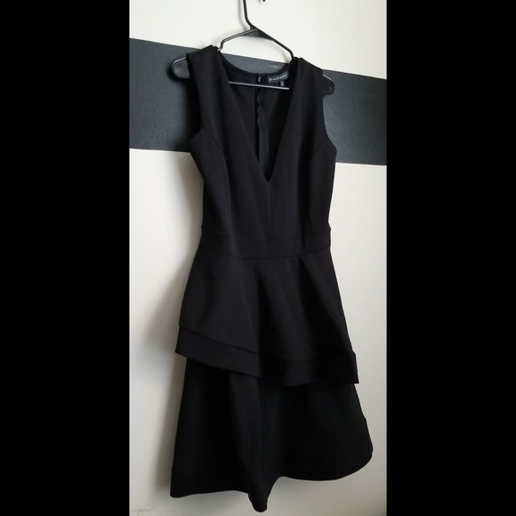 NEW LISTING!! BLACK V NECK RUFFLED HEM DRESS - Picture 8 of 11